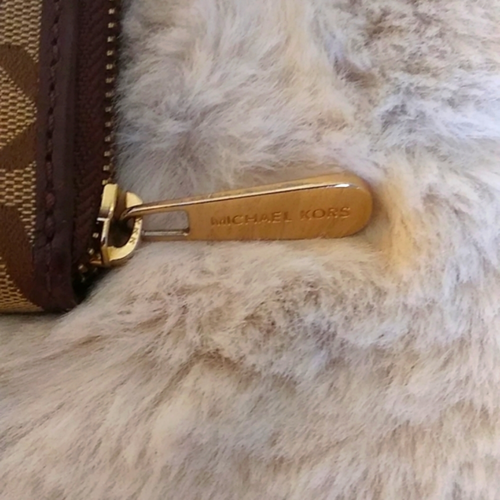 VGUC. Michael kors tote with matching expandable full length wallet. - Picture 10 of 11